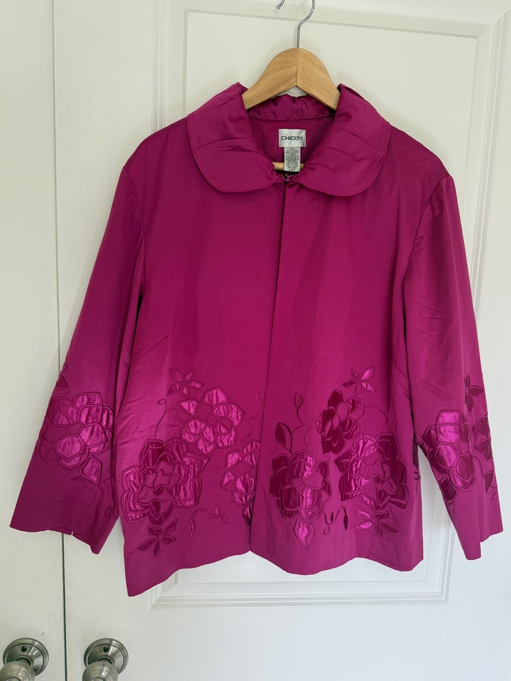 Chico’s Size 3 Fuchsia Satin Look Floral Appliqué Jacket